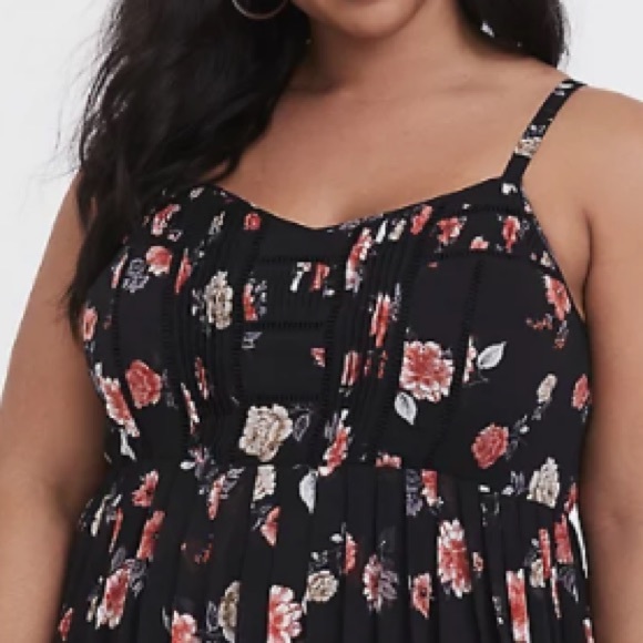Like New! TORRID BLACK FLORAL PLEATED CHIFFON MAXI DRESS! Size 2X - Picture 4 of 11